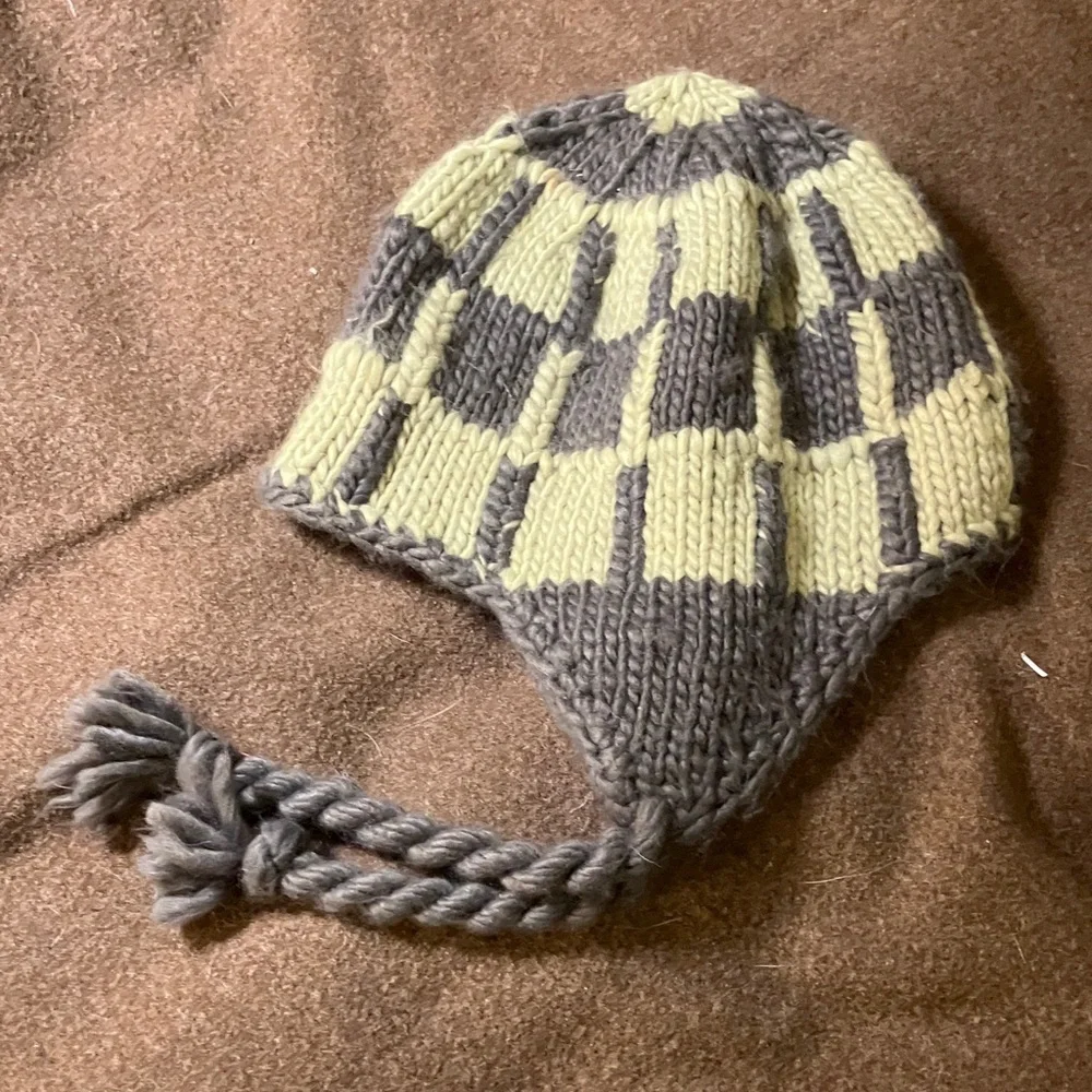 Gnu wool blend checkered knit hat with ear covering
